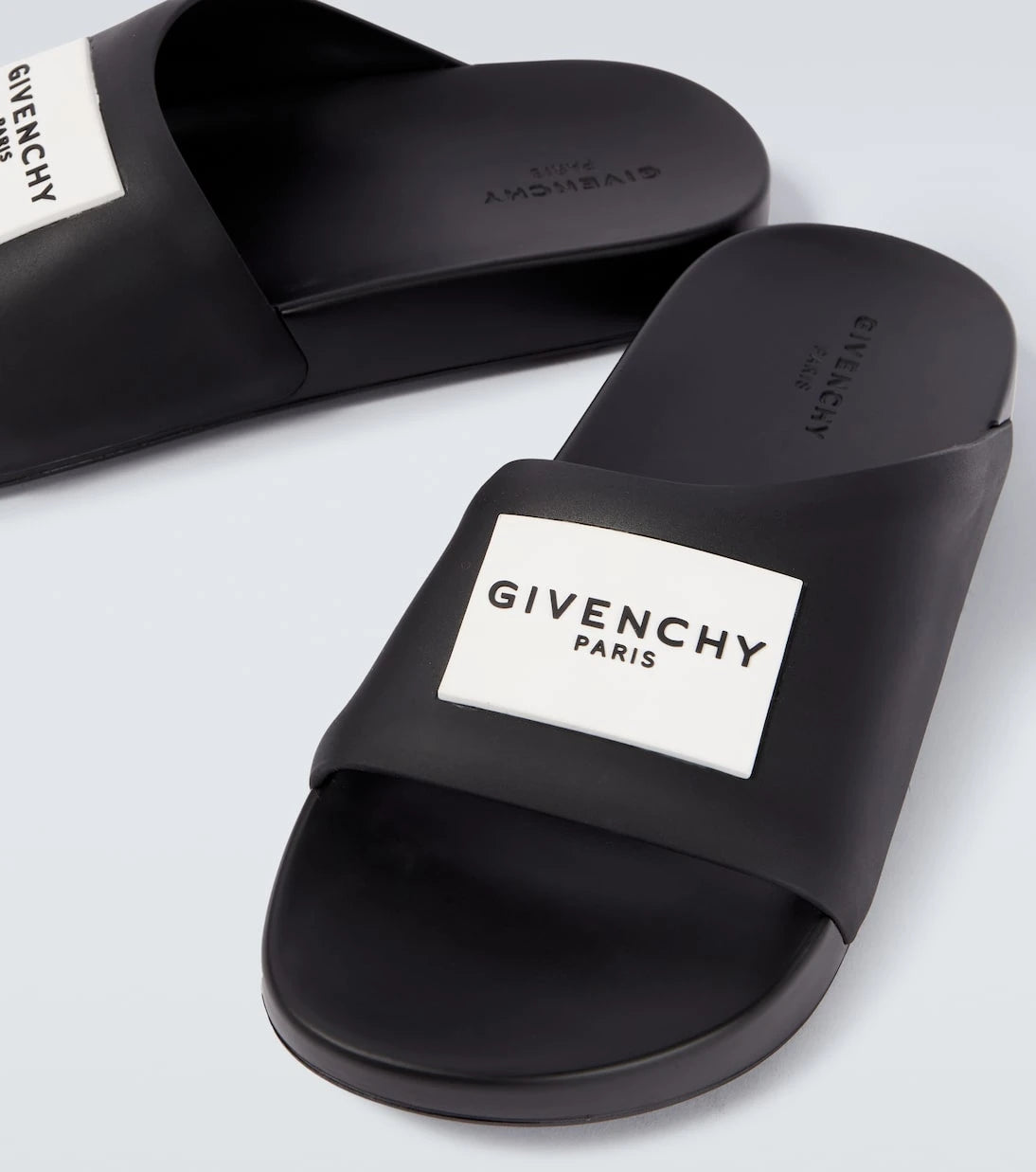 Givenchy - Logo slides