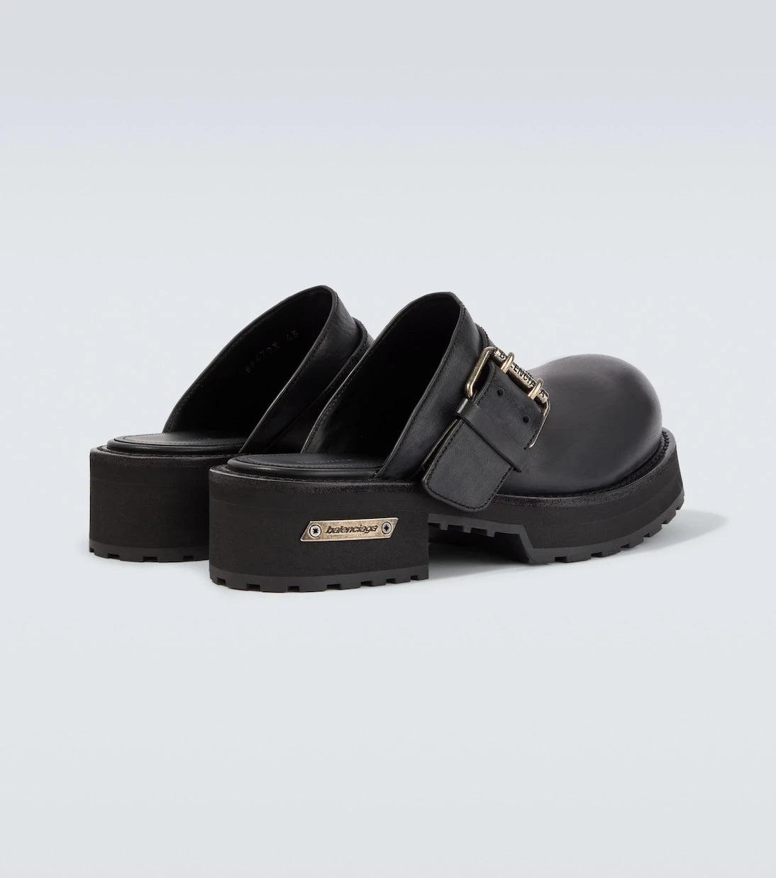 Balenciaga - حذاء البغل فينوم الجلدي