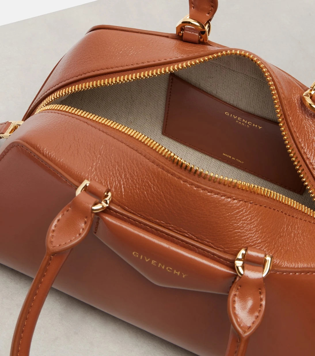Givenchy - Antigona Small leather shoulder bag