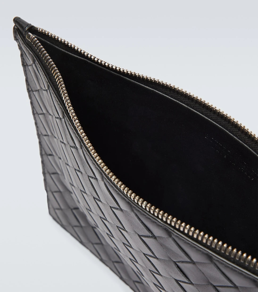 Bottega Veneta - حقيبة يد كبيرة من الجلد المنسوج