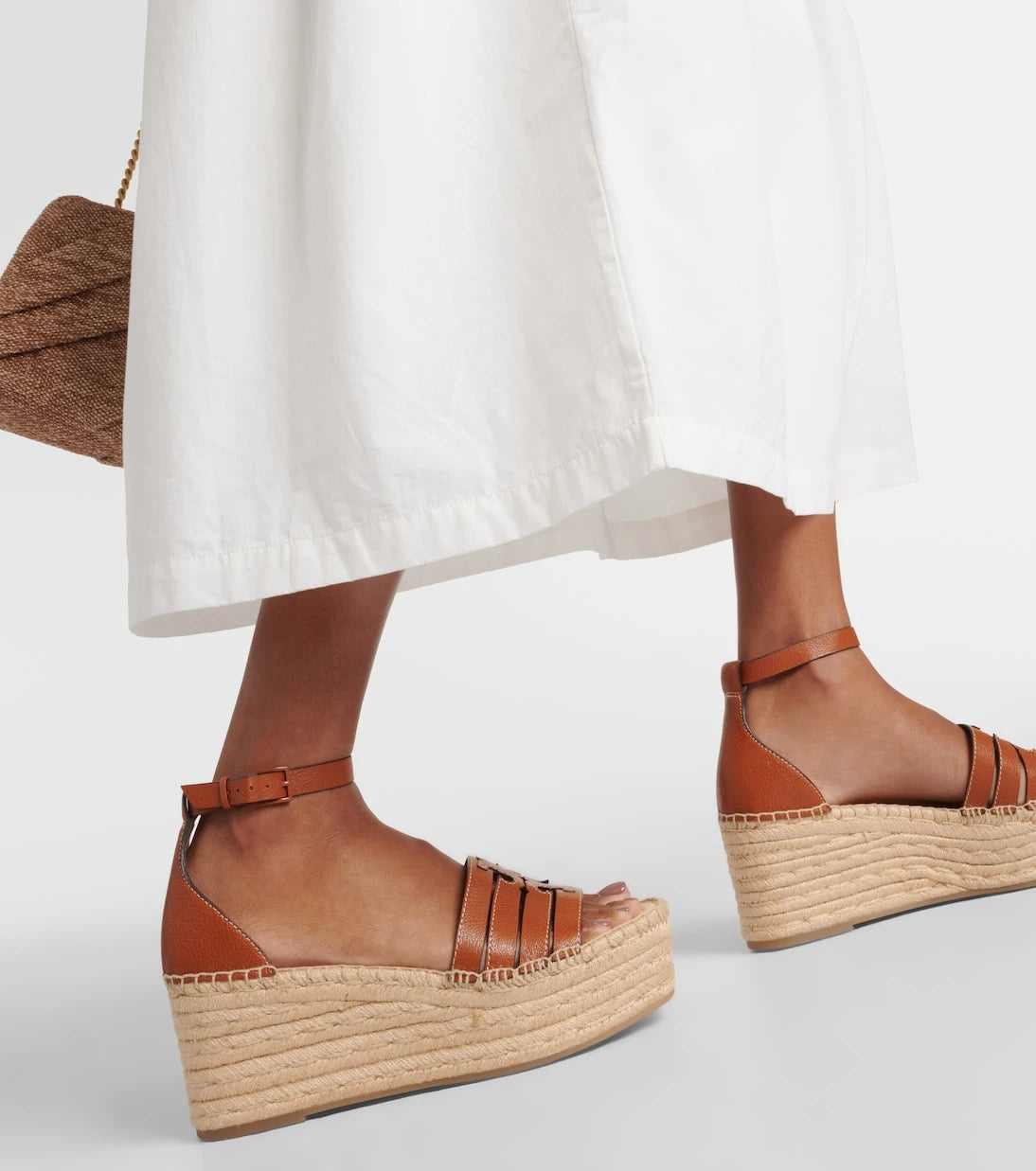 Tory Burch - حذاء إسبادريل Ines بكعب ويدج من الجلد