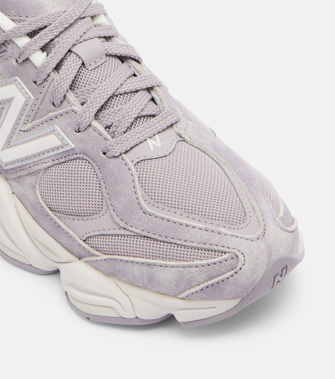 New Balance - حذاء سنيكرز 9060 من الشمواه