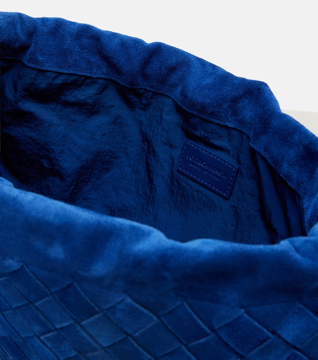 Bottega Veneta - كيس غبار حقيبة "إنتريتشاتو" من الشامواه