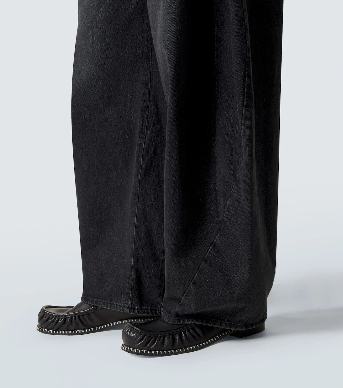 Sacai - Belted barrel-leg jeans