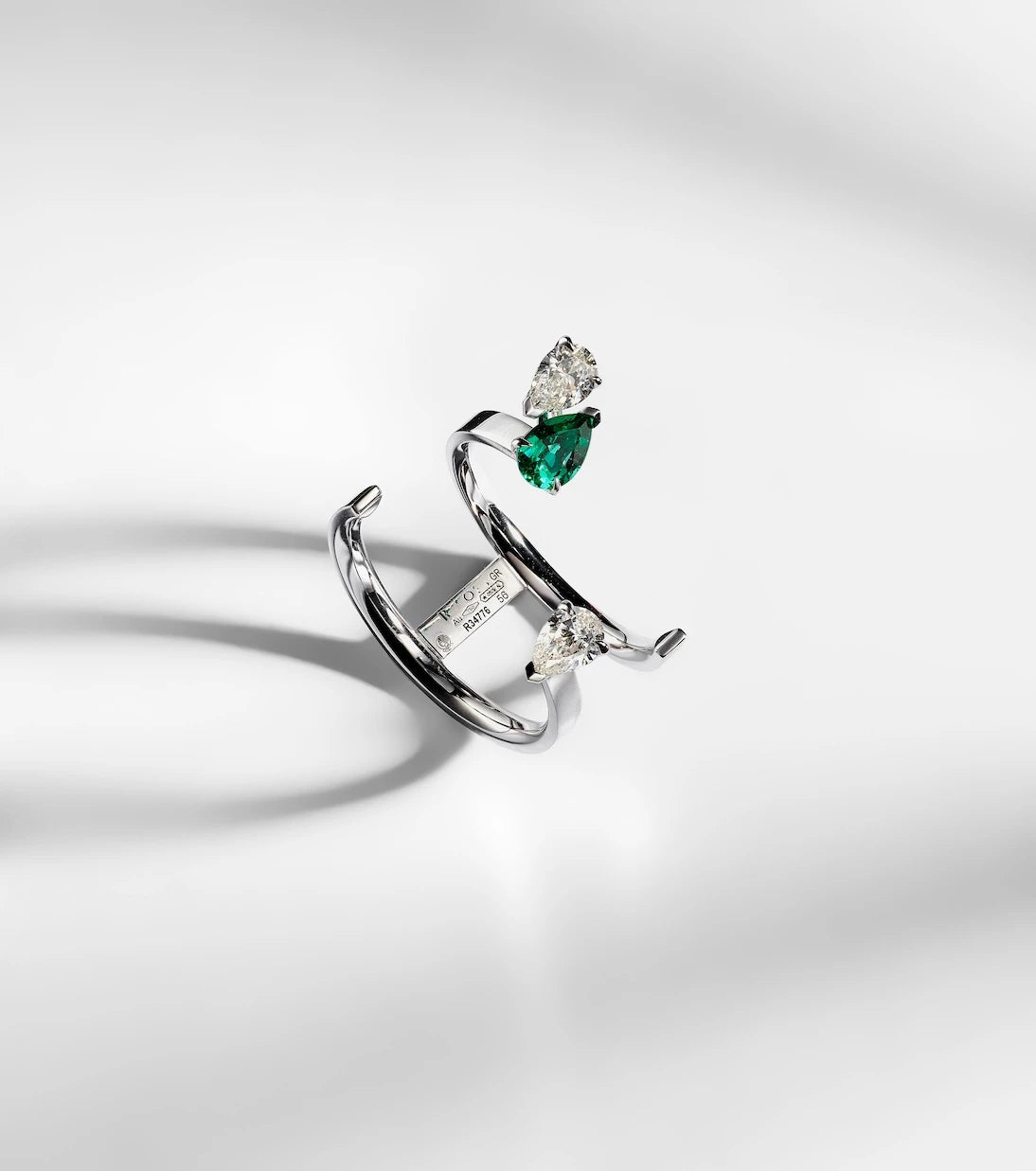 Repossi - Serti Sur Vide 18kt white gold ring with diamonds and emerald