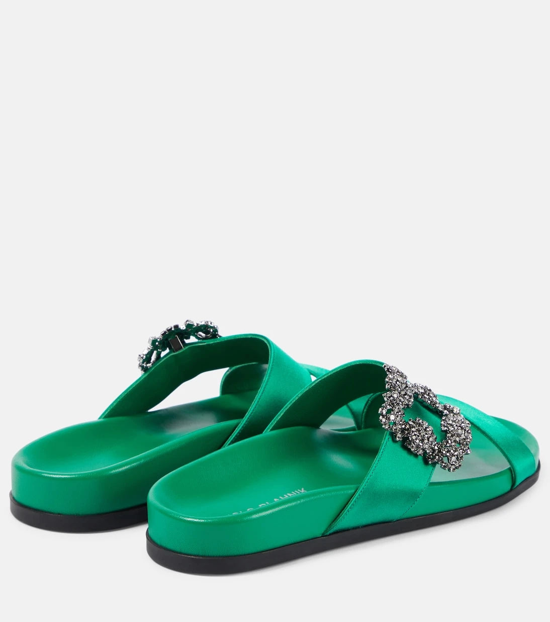 Manolo Blahnik - صندل تشيلانغي من الساتان المزدان بالزخارف