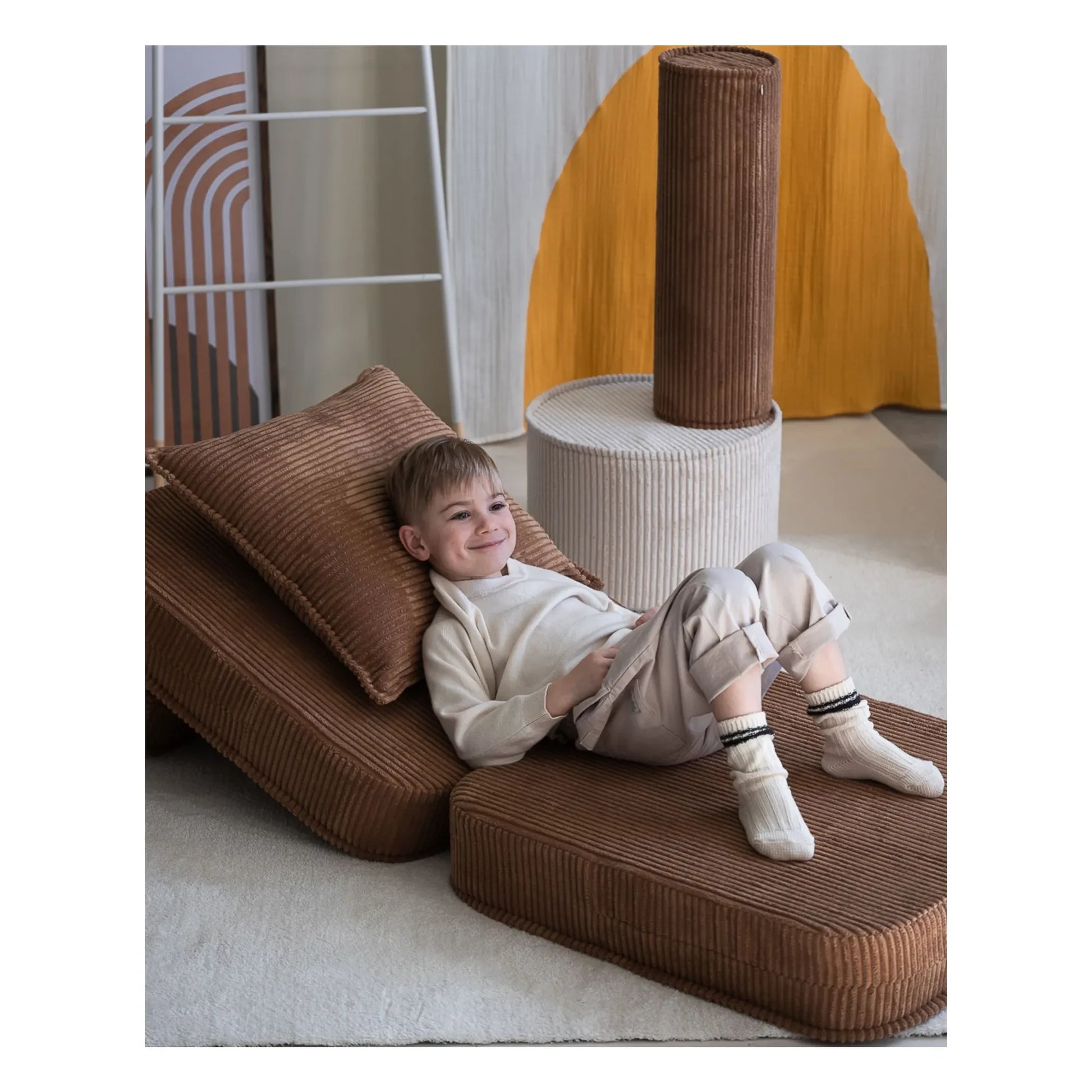 Wigiwama - Fireside chair in corduroy | Brown