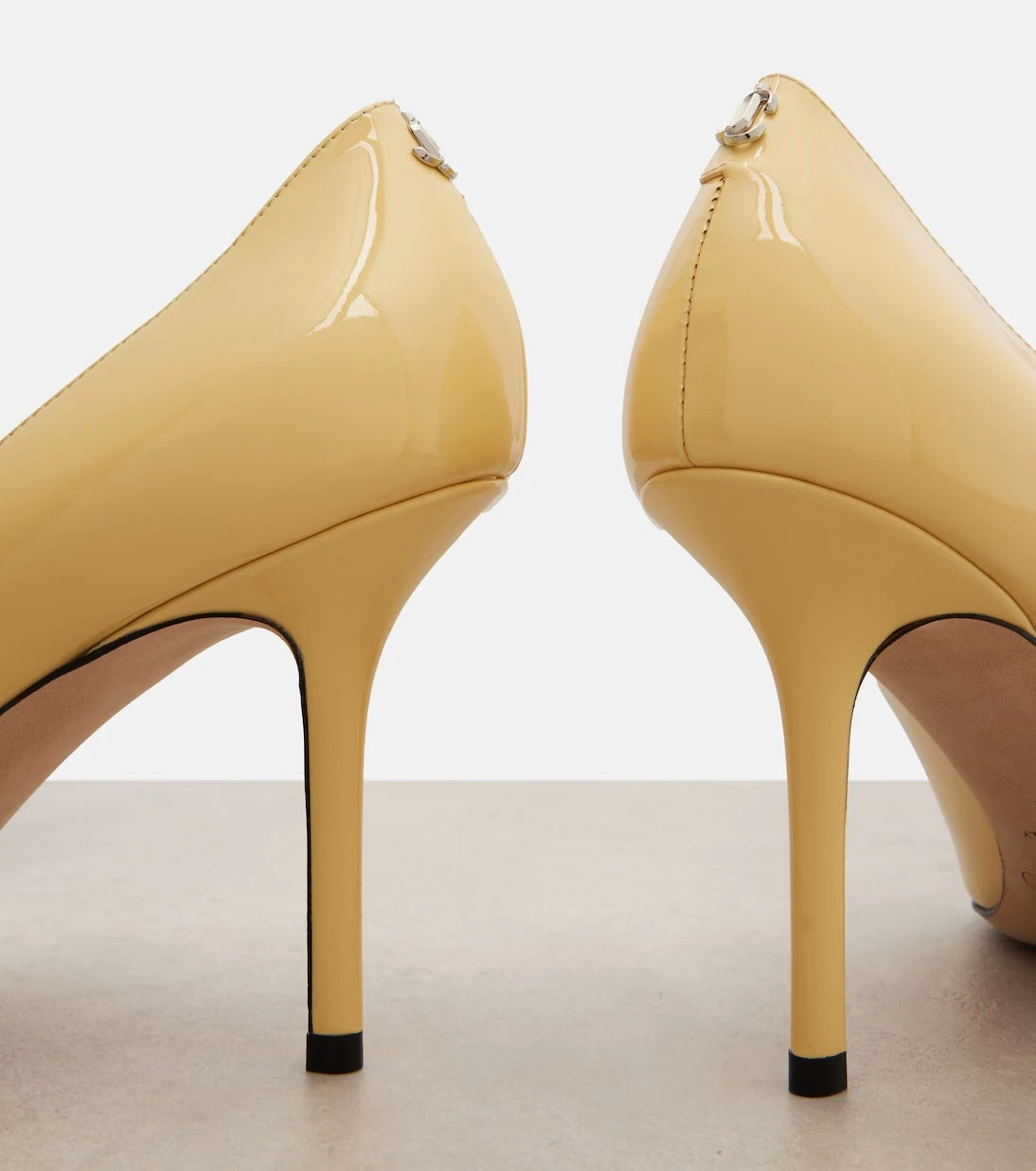 Jimmy Choo - حذاء بكعب Love 85 من الجلد اللامع