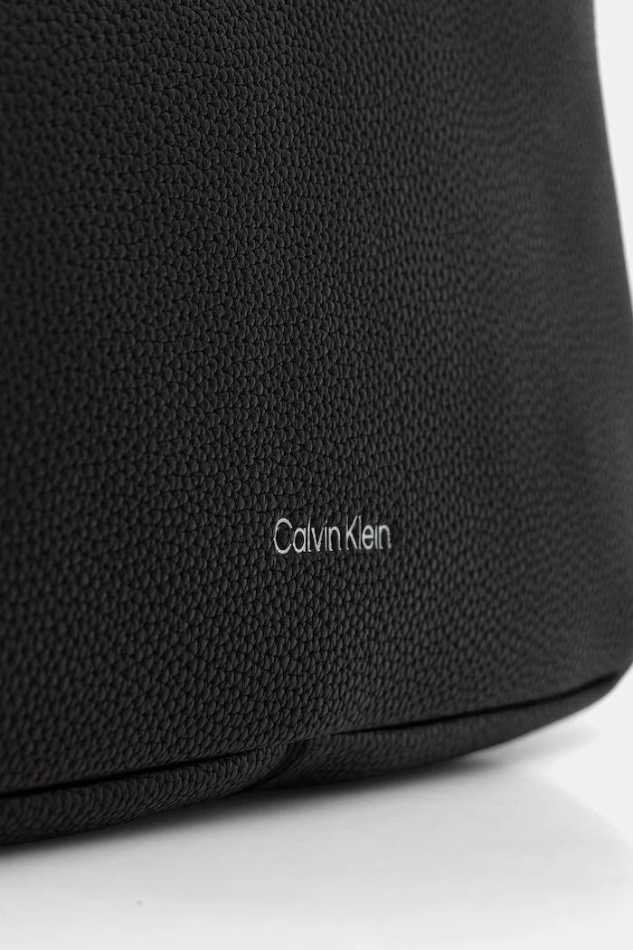 Calvin Klein kadın crossbody çanta