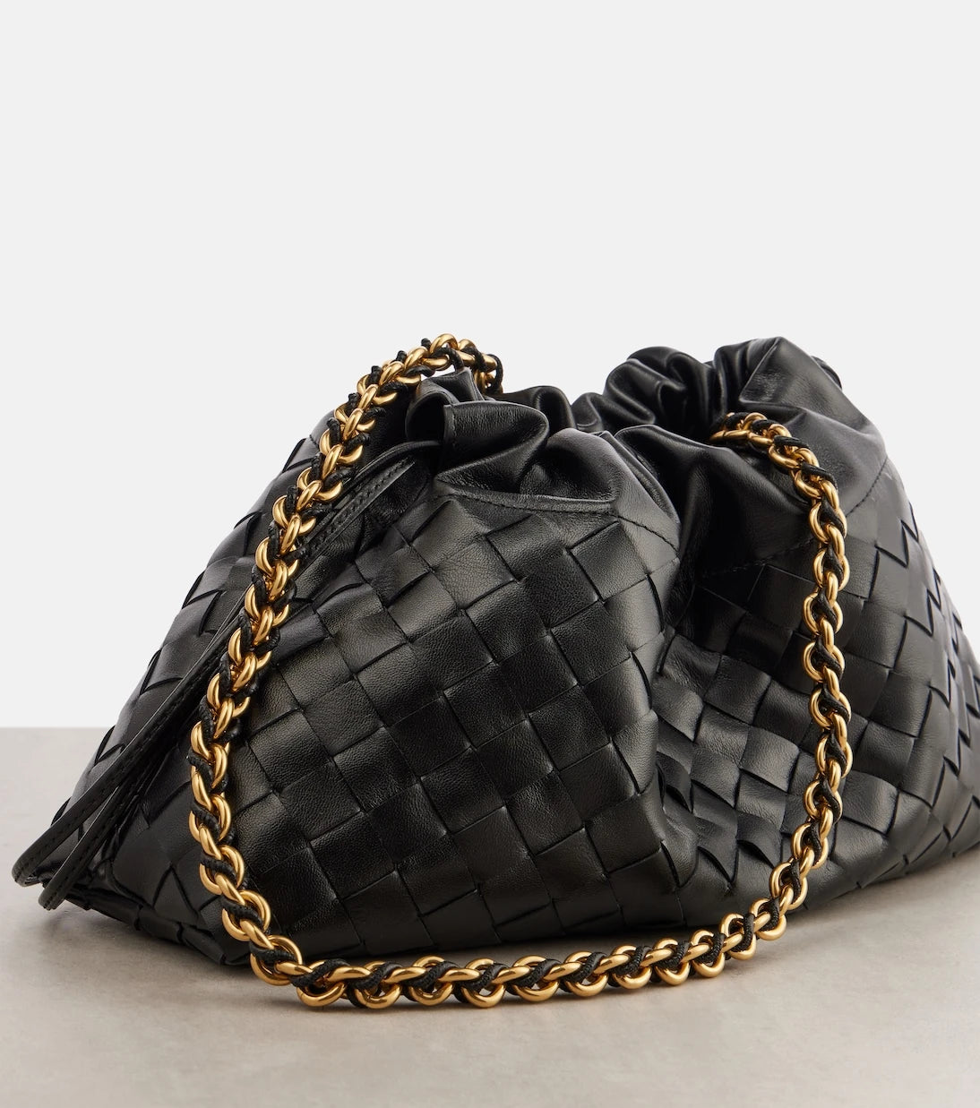 Bottega Veneta - حقيبة يد كلاتش متوسطة من الجلد Dustbag Soirée