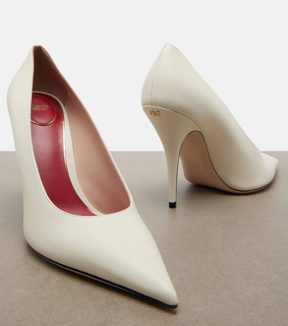 Valentino Garavani - Cuttie leather pumps