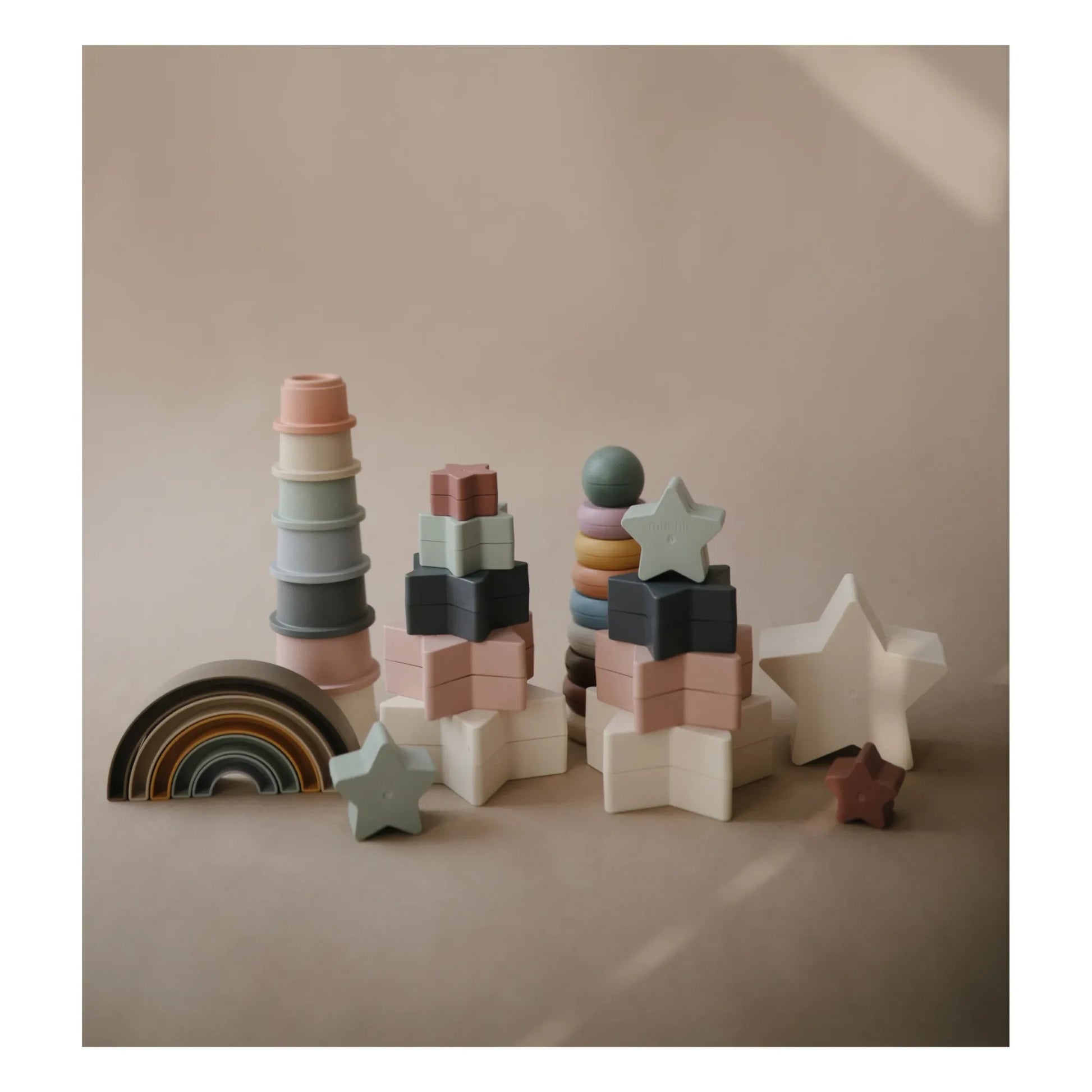 Mushie - Stacking Rainbow | Dark grey