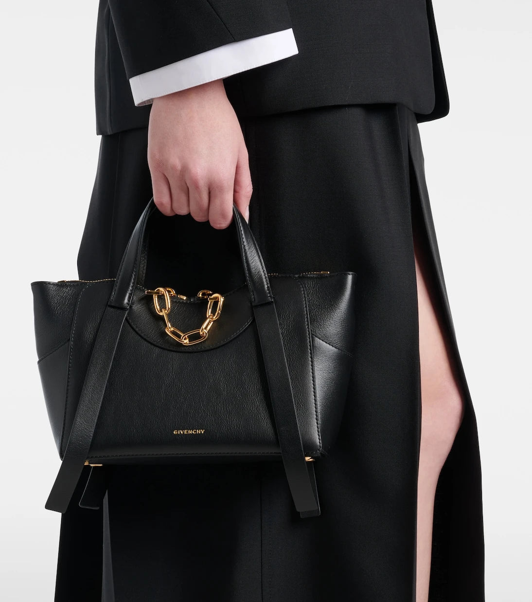 Givenchy - حقيبة توت The Snatch الصغيرة من الجلد