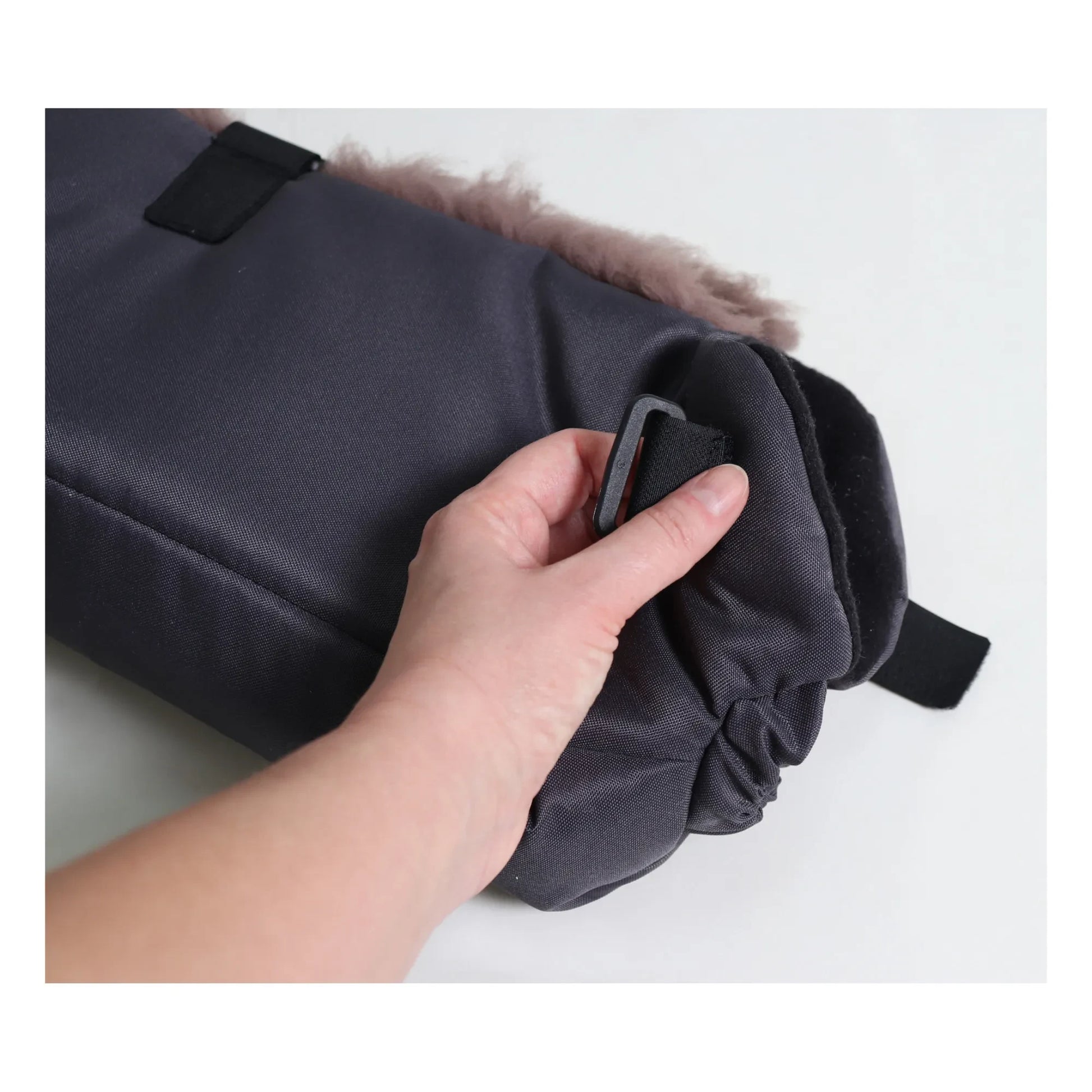 Kaiser - Muffy Lambskin Handwarmer | Charcoal grey