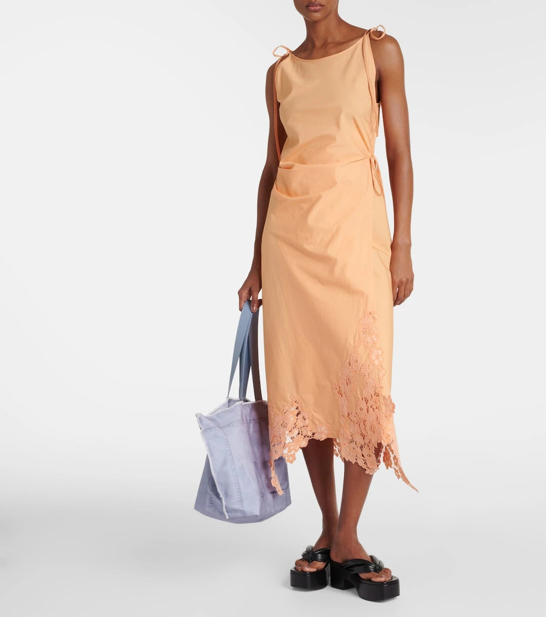 Acne Studios - فستان ميدي قطني بحواف من الدانتيل