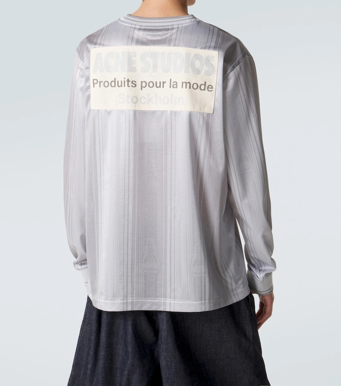 Acne Studios - تيشيرت مخطط بشعار العلامة