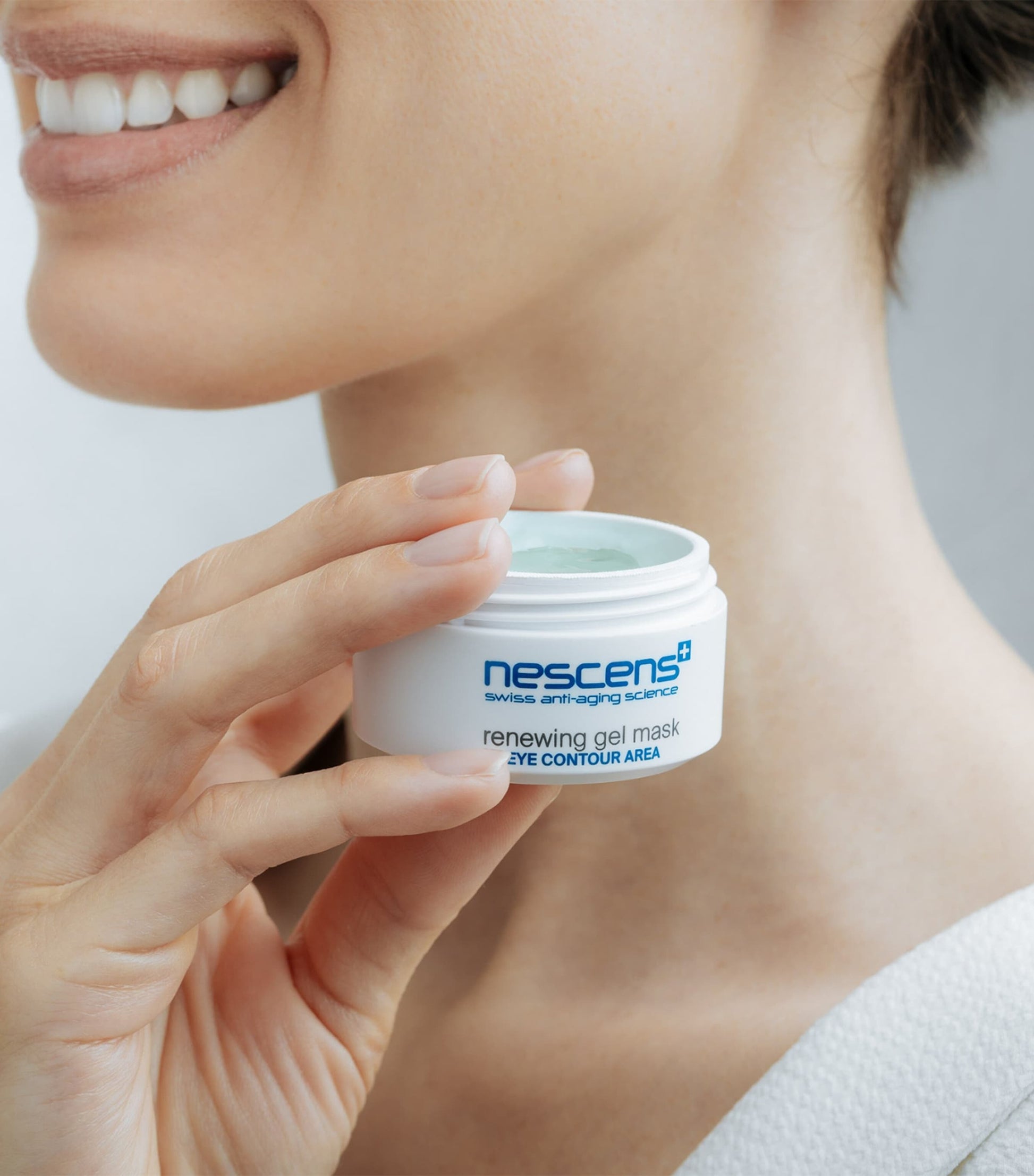 NESCENS Renewing Gel Eye Mask (30ml)