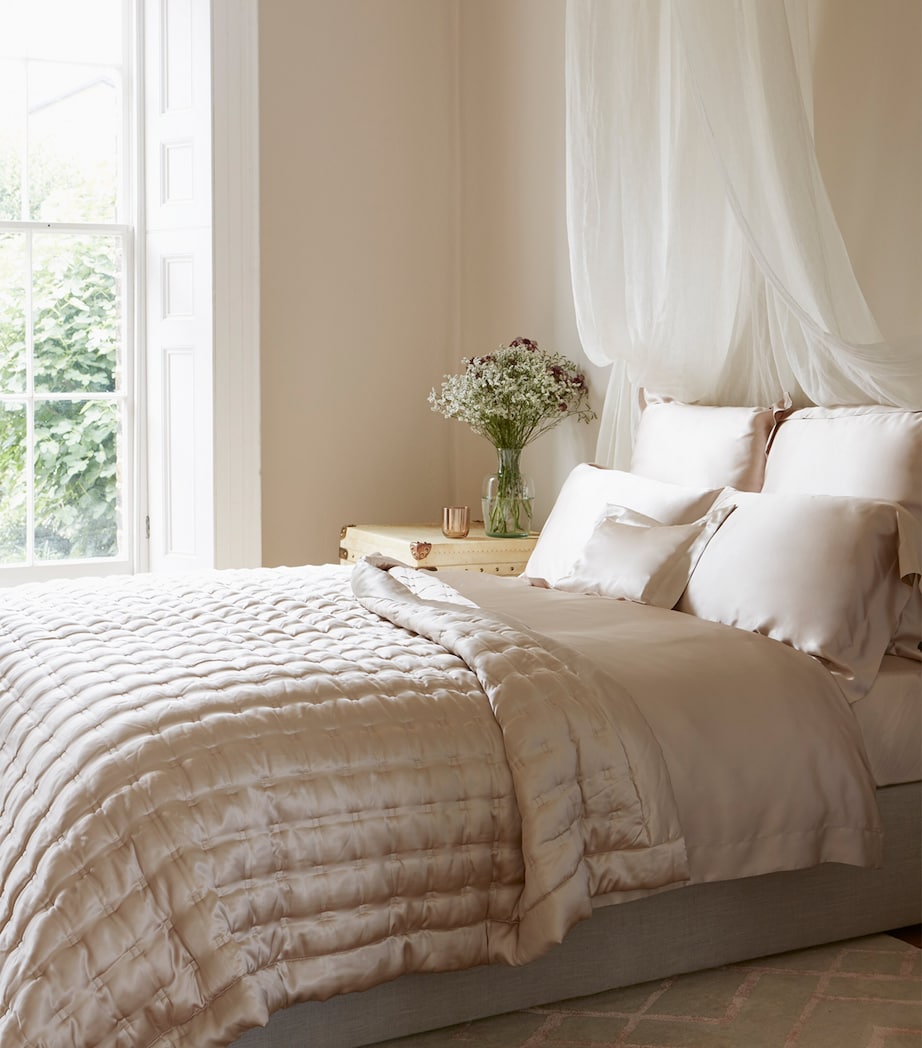 Silk Super King Fitted Sheet (180cm x 200cm)