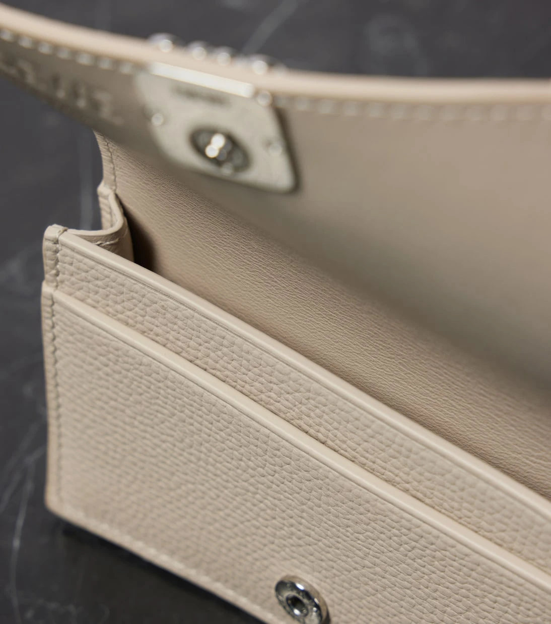 Loewe - محفظة بطاقات Anagram الجلدية