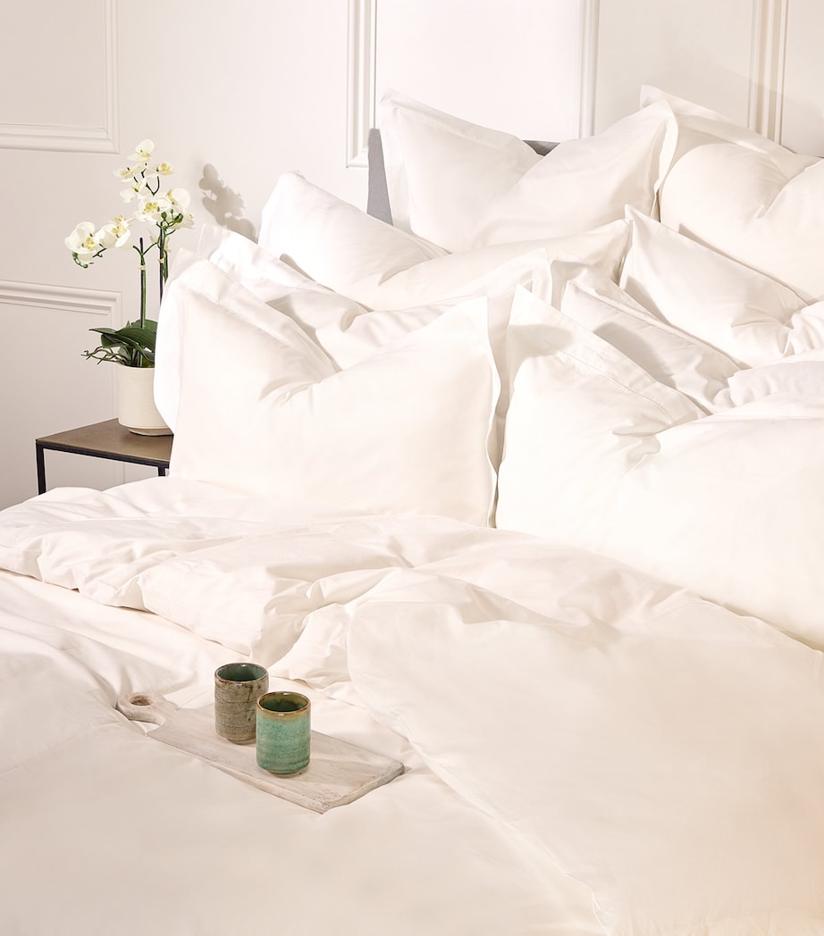 Chester King Duvet Cover and Pillowcase Set (230cm x 220cm)