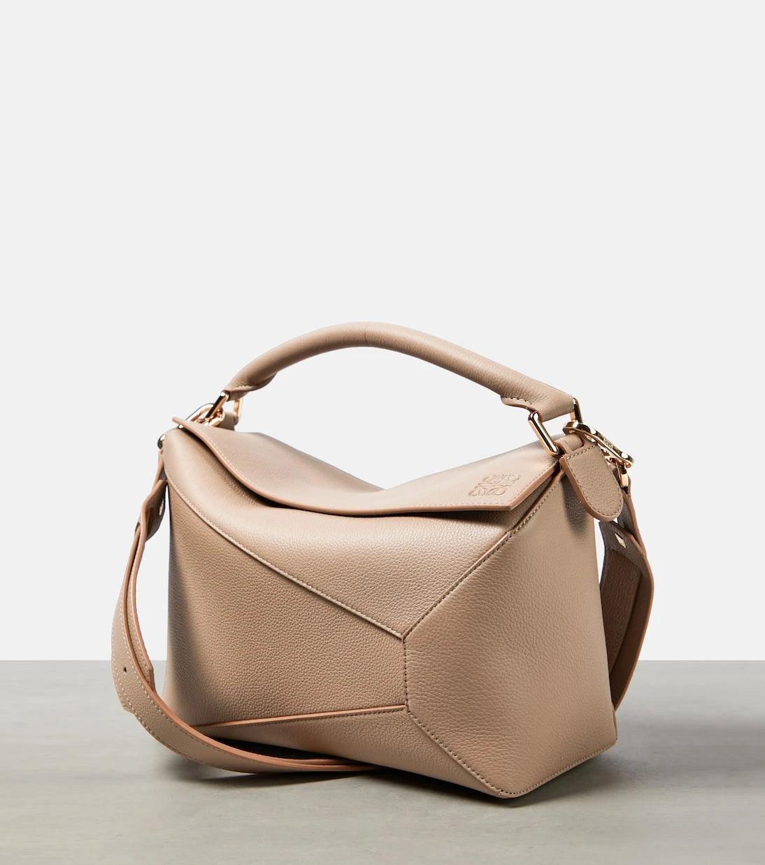 Loewe - حقيبة توت Puzzle Edge متوسطة من الجلد