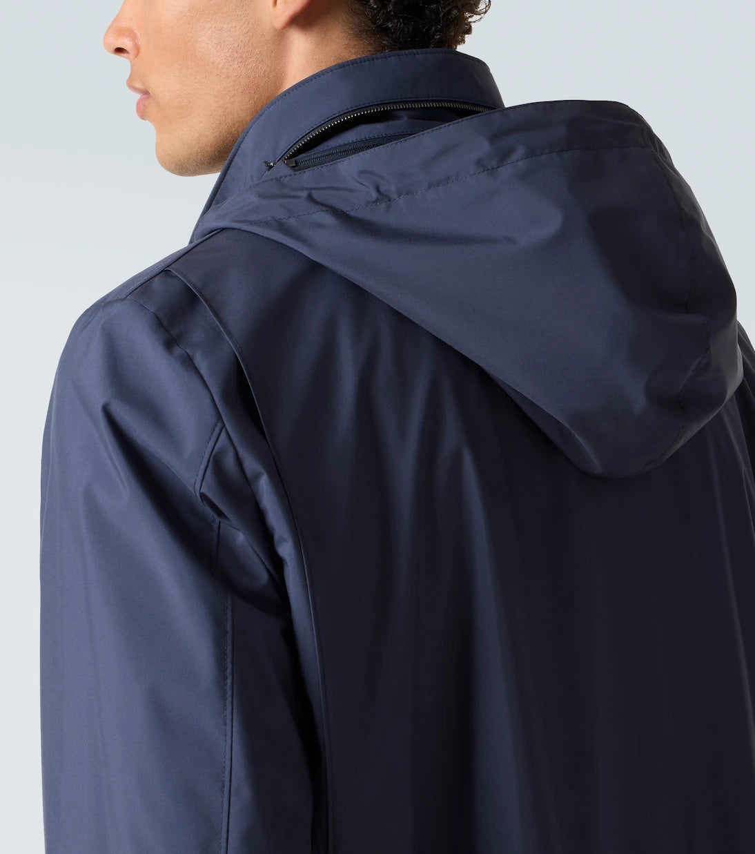 Loro Piana - سترة ترافيلر الميدانية التقنية