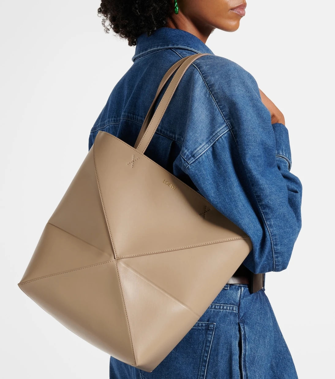 Loewe - حقيبة توت جلدية Puzzle Fold متوسطة الحجم
