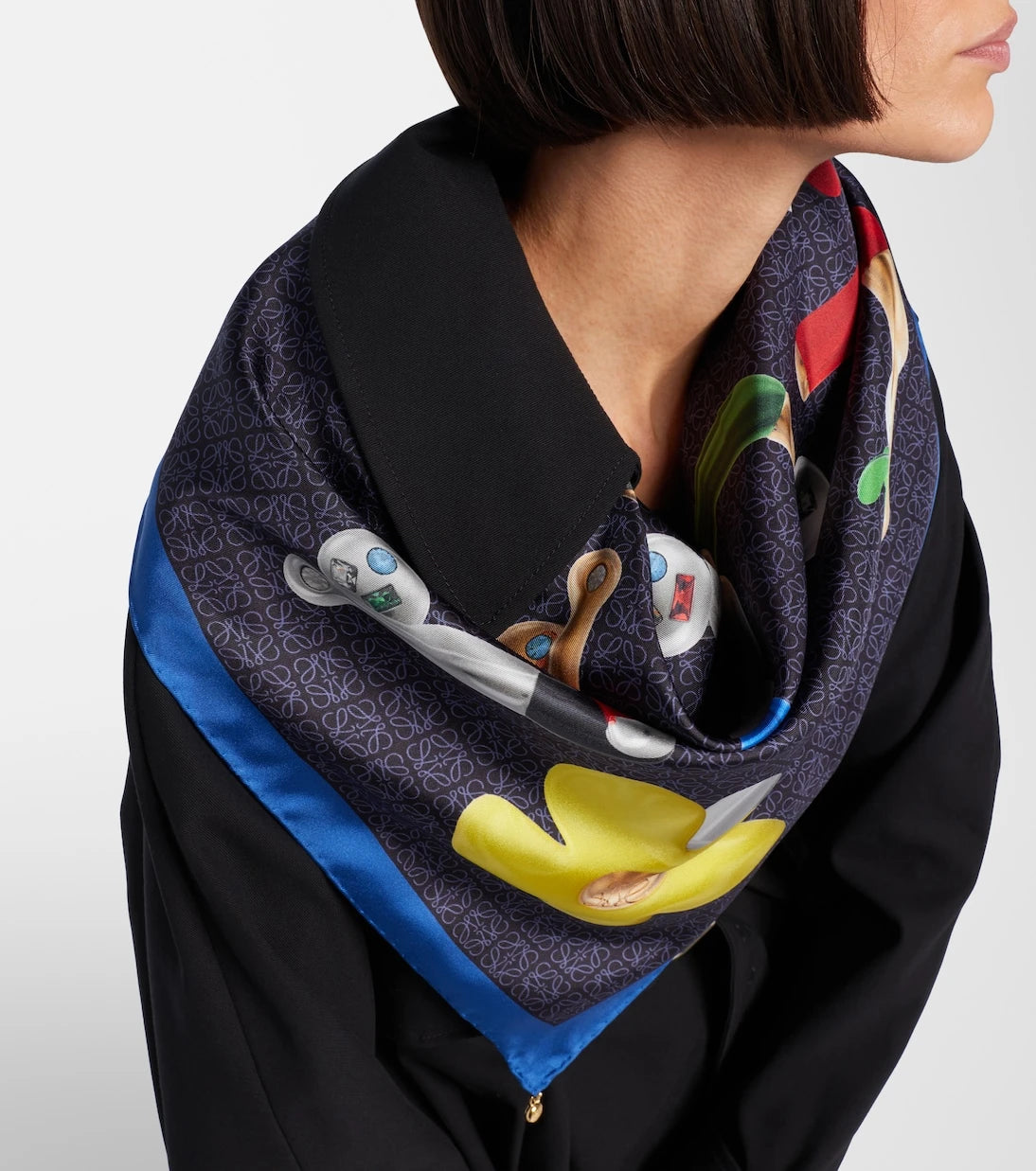 Loewe - وشاح حرير تويل بشعار Anagram