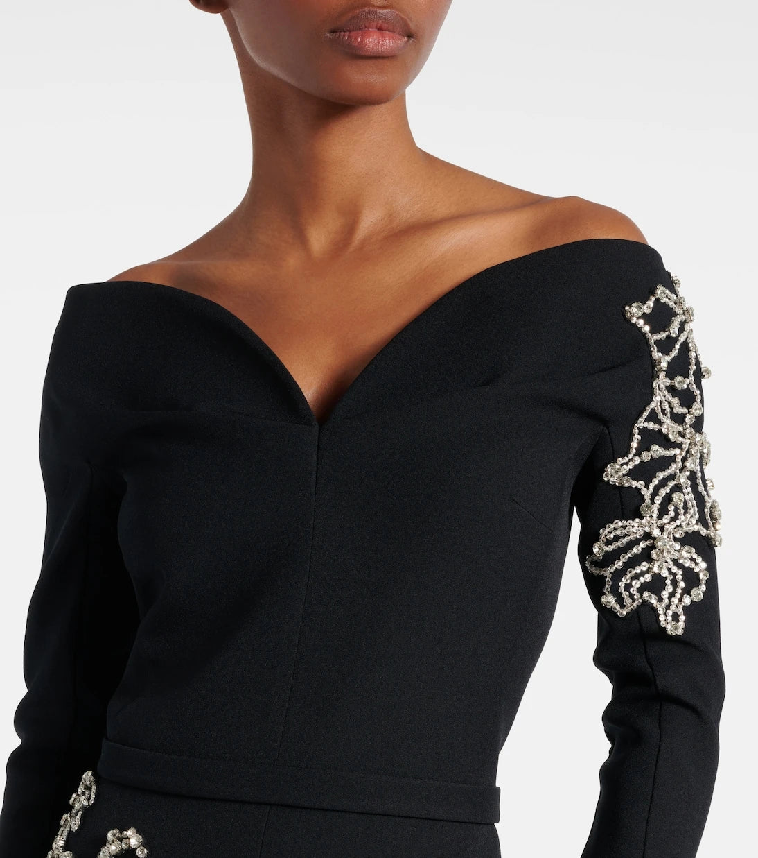 صافية - فستان ليندا ميدي مطرز بالكريستال