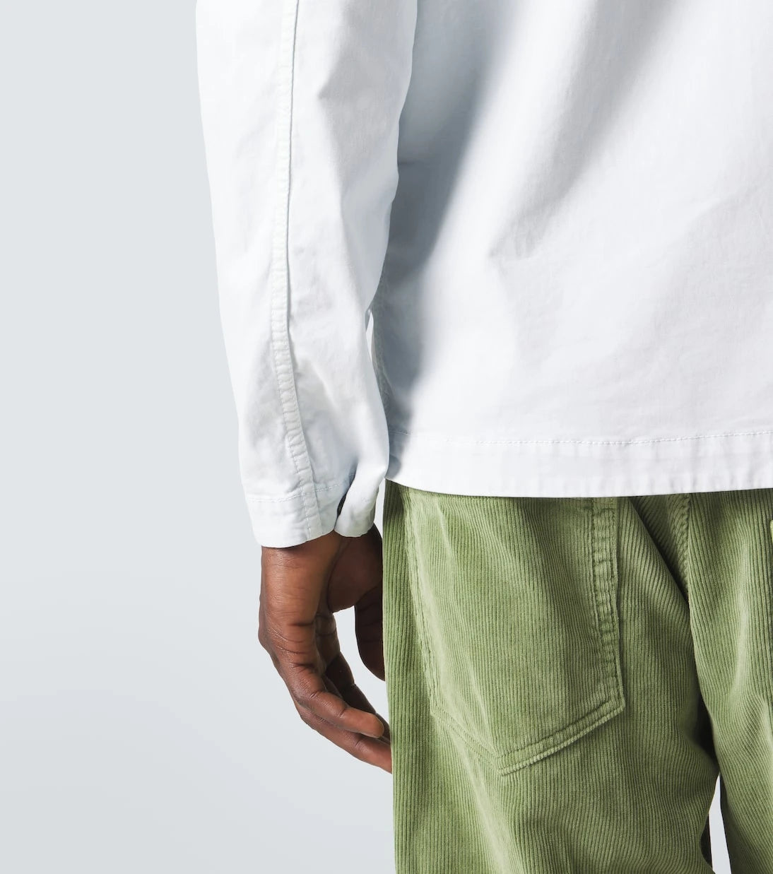 Stone Island - قميص علوي من قماش الكانفاس القطني بتطريز البوصلة