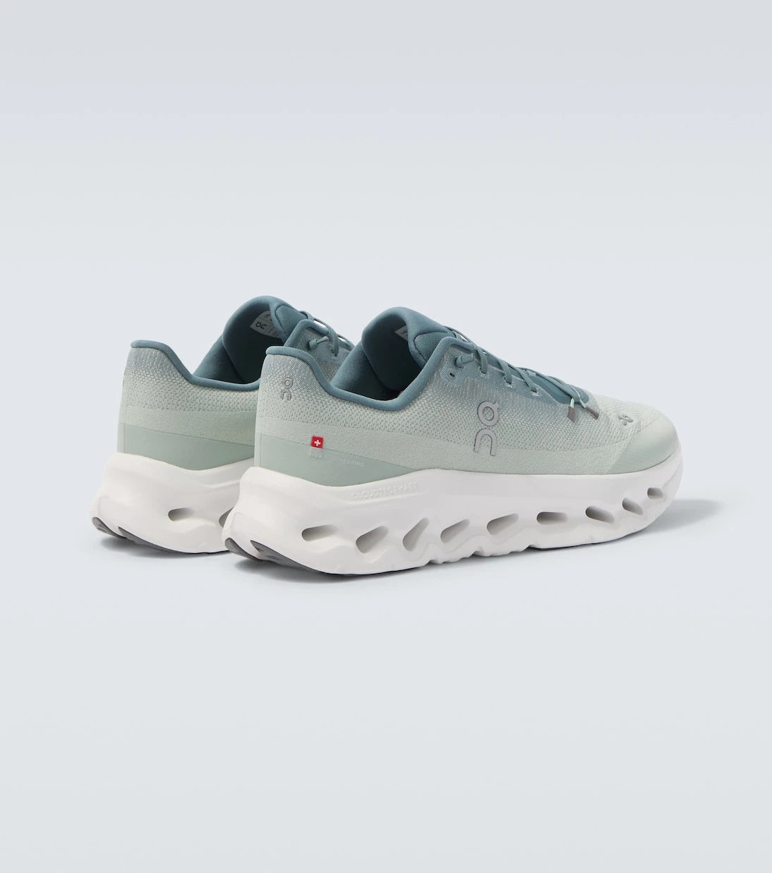 On - Cloudtilt running shoes