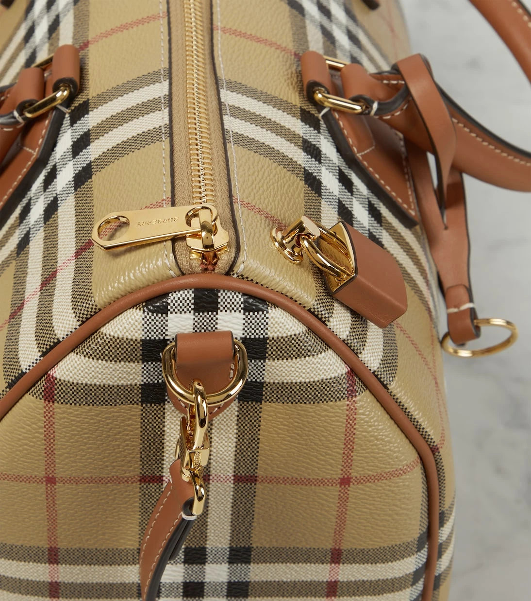 Burberry - حقيبة يد توت قماش متوسطة كاروهات بربري