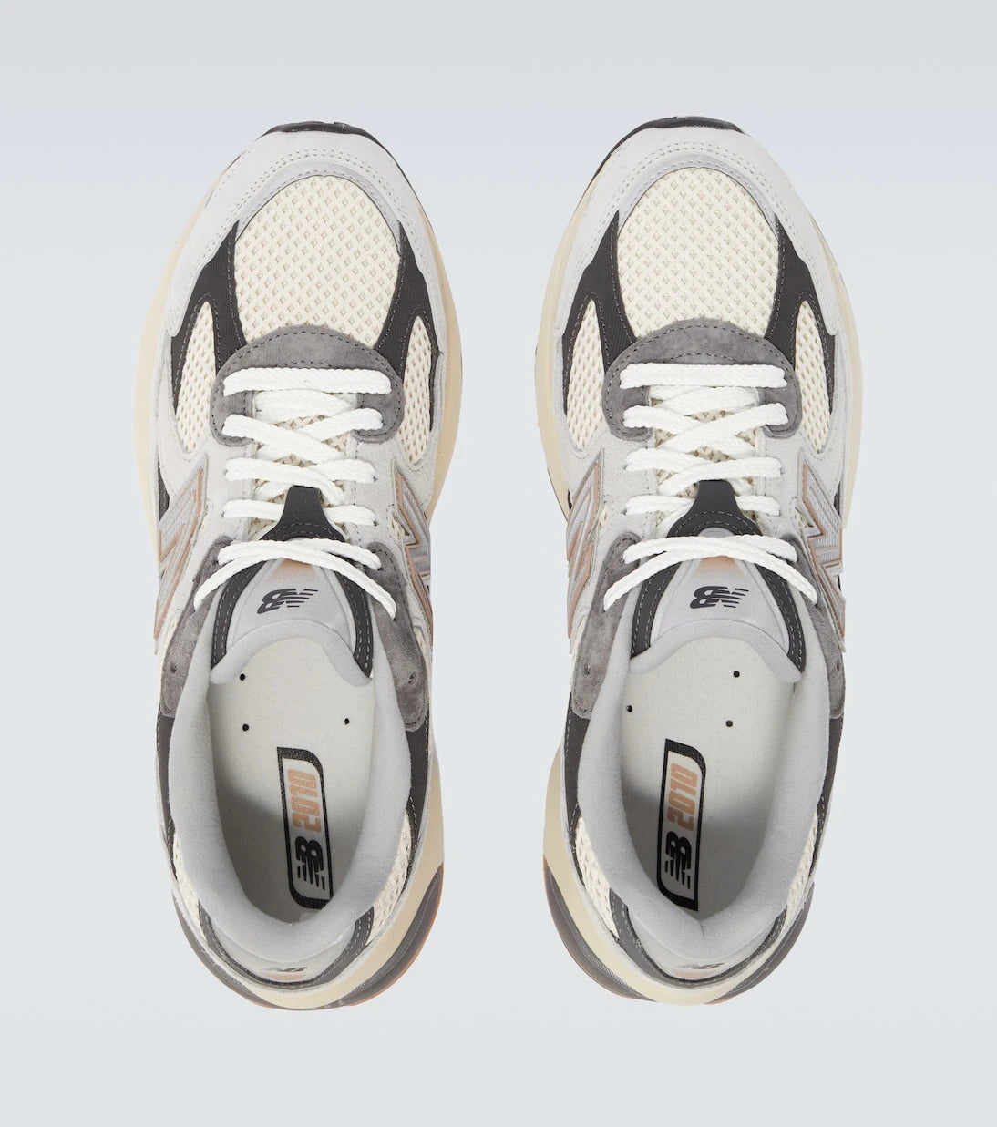 New Balance - حذاء رياضي شبكي وجلد سويدي 2010