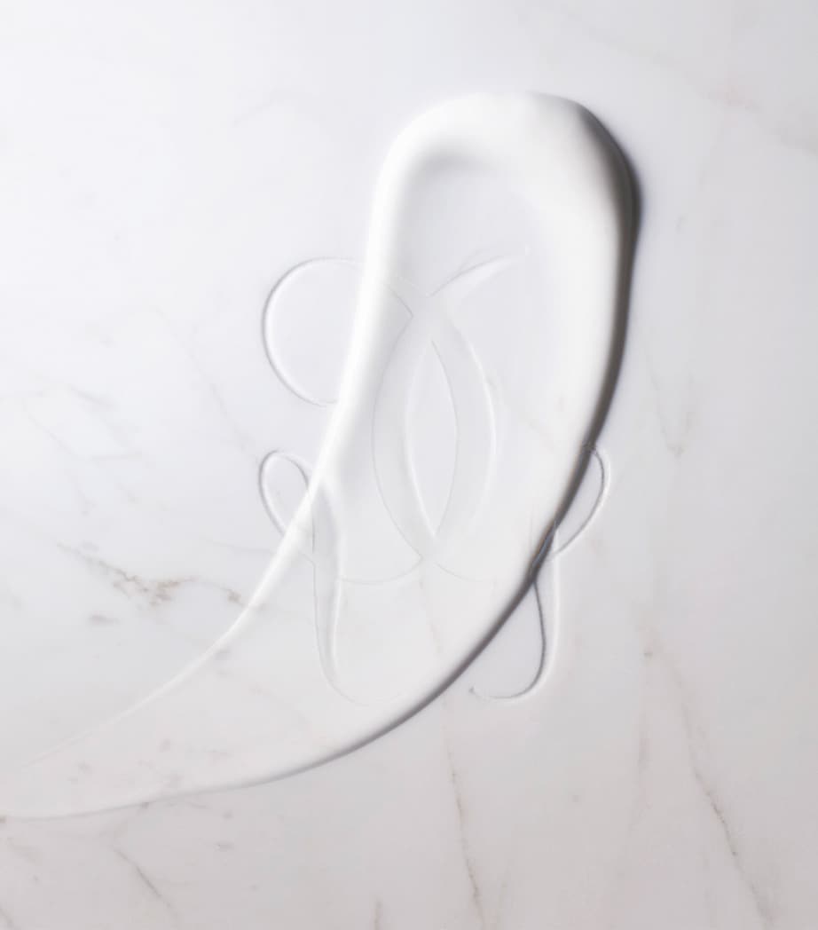 Musc Outreblanc Scented Hand & Body Lotion (300ml)