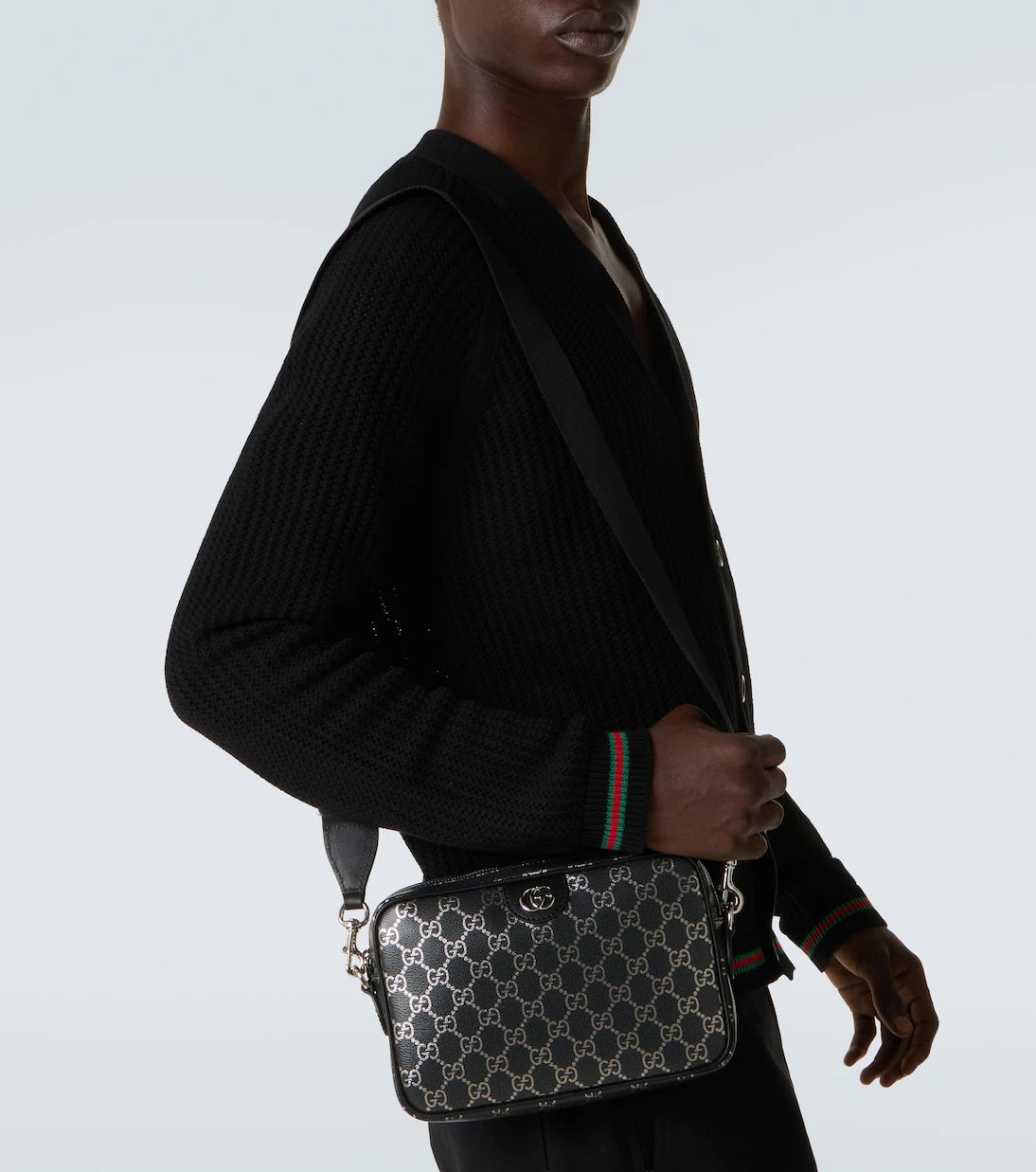 Gucci - حقيبة كتف GG مزينة بالجلد