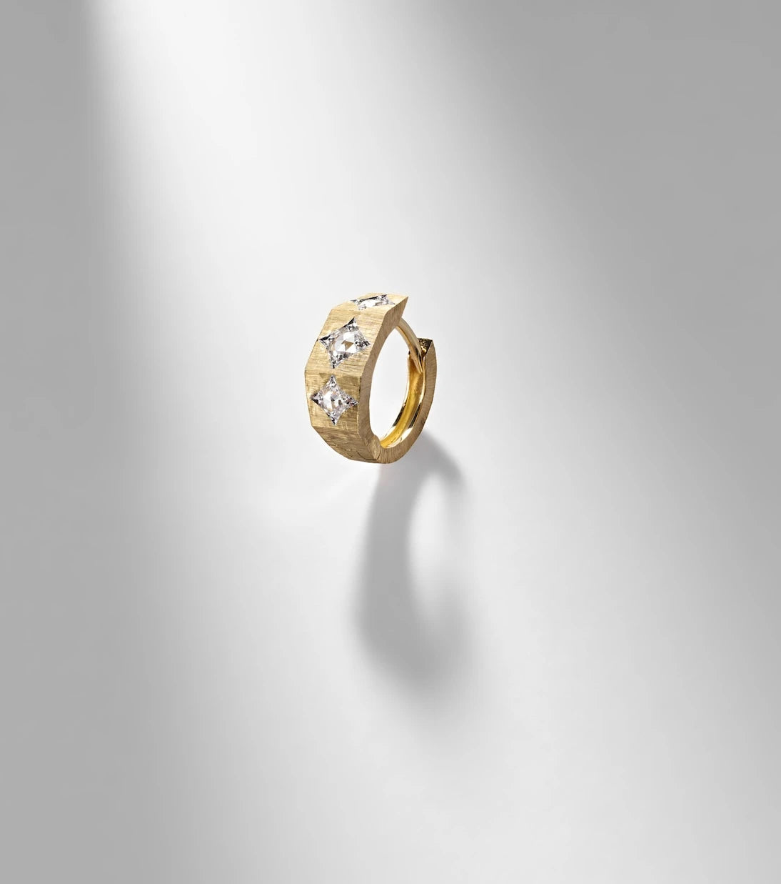 Marie Lichtenberg - Ecrou Coco 18kt gold single hoop earring