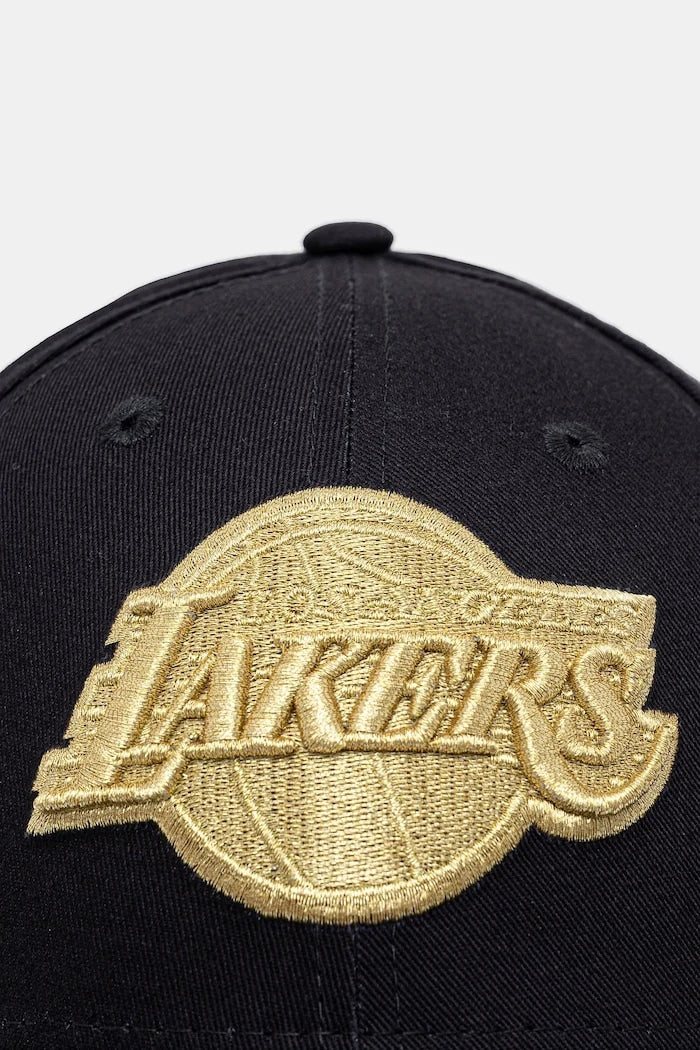 Шапка с козирка New Era