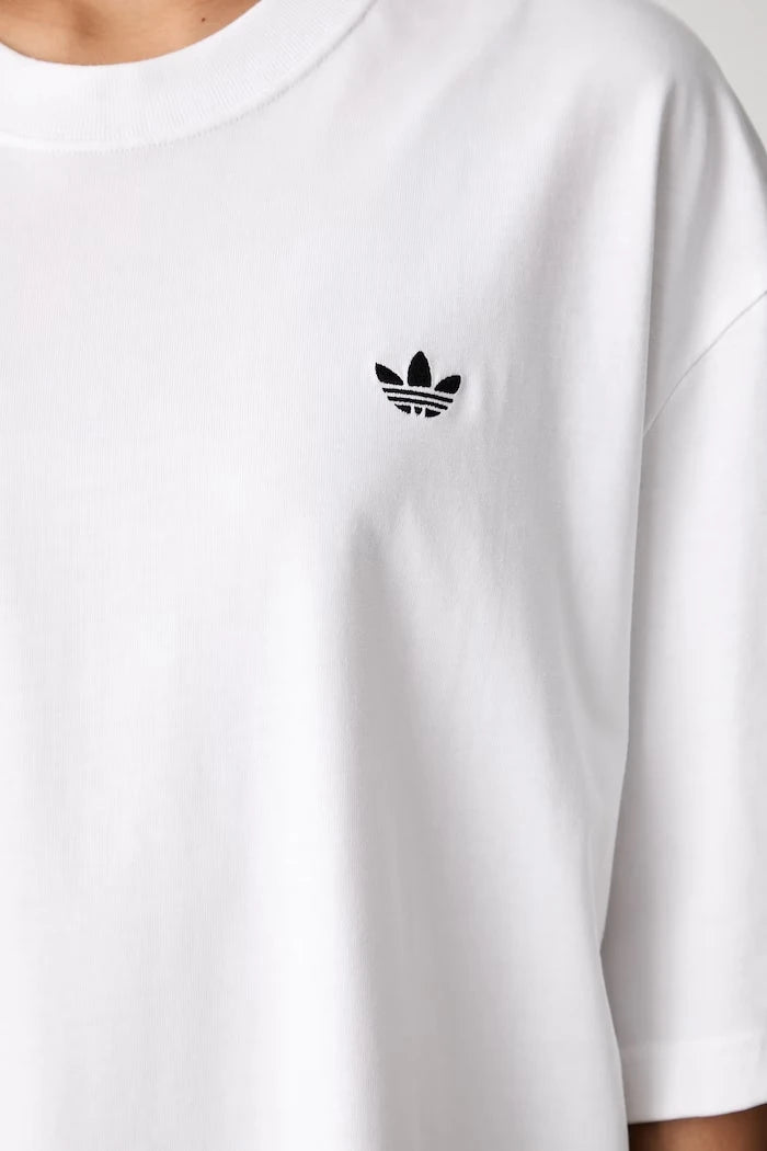 adidas Originals kadın pamuklu Essentials tişört