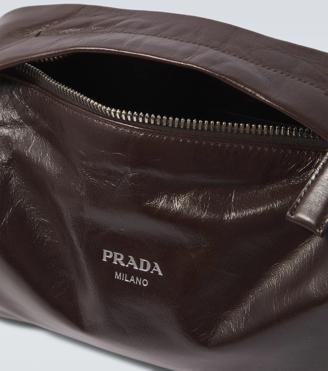 Prada - حقيبة يد كبيرة من الجلد