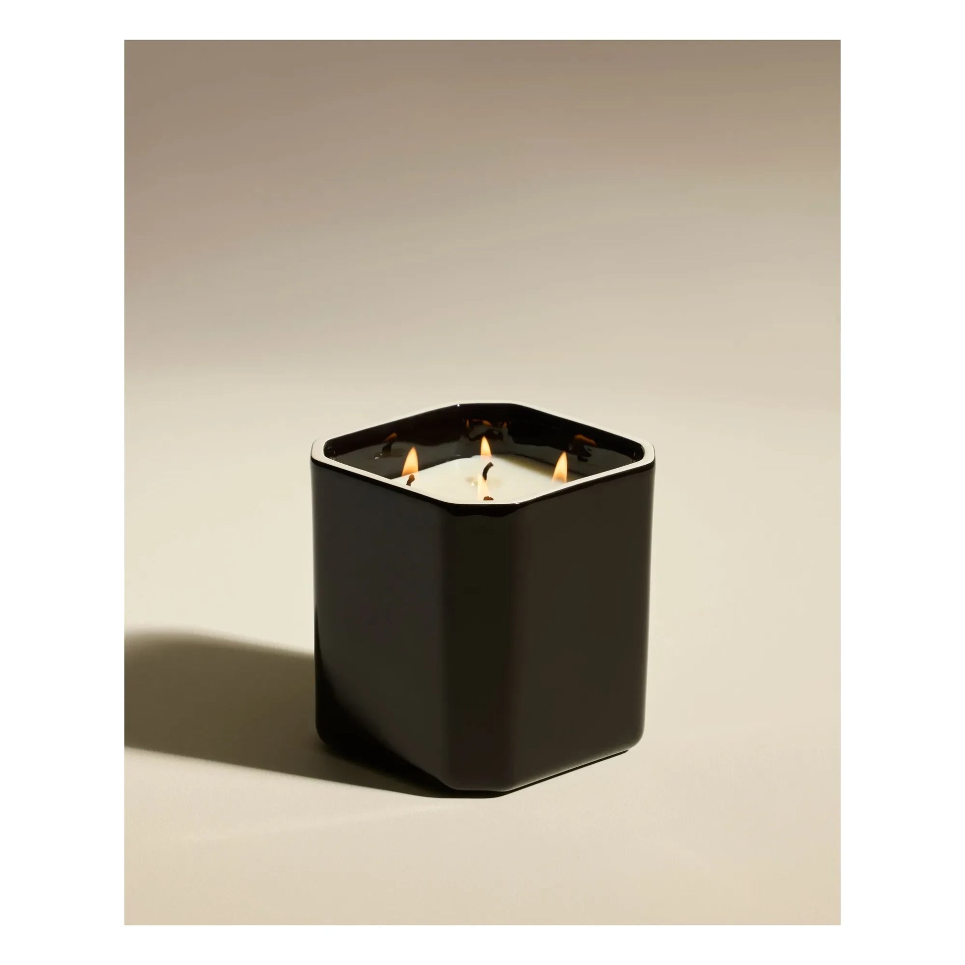 Maison Sarah Lavoine - Facette candle - Black amber