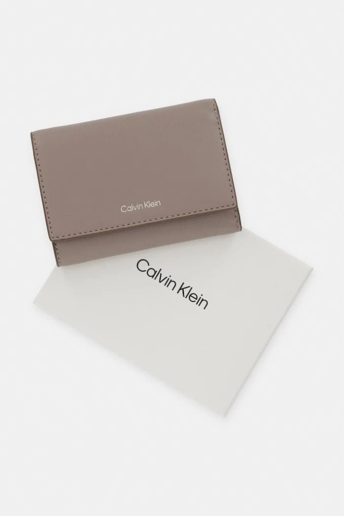 Calvin Klein kadın suni deri cüzdan