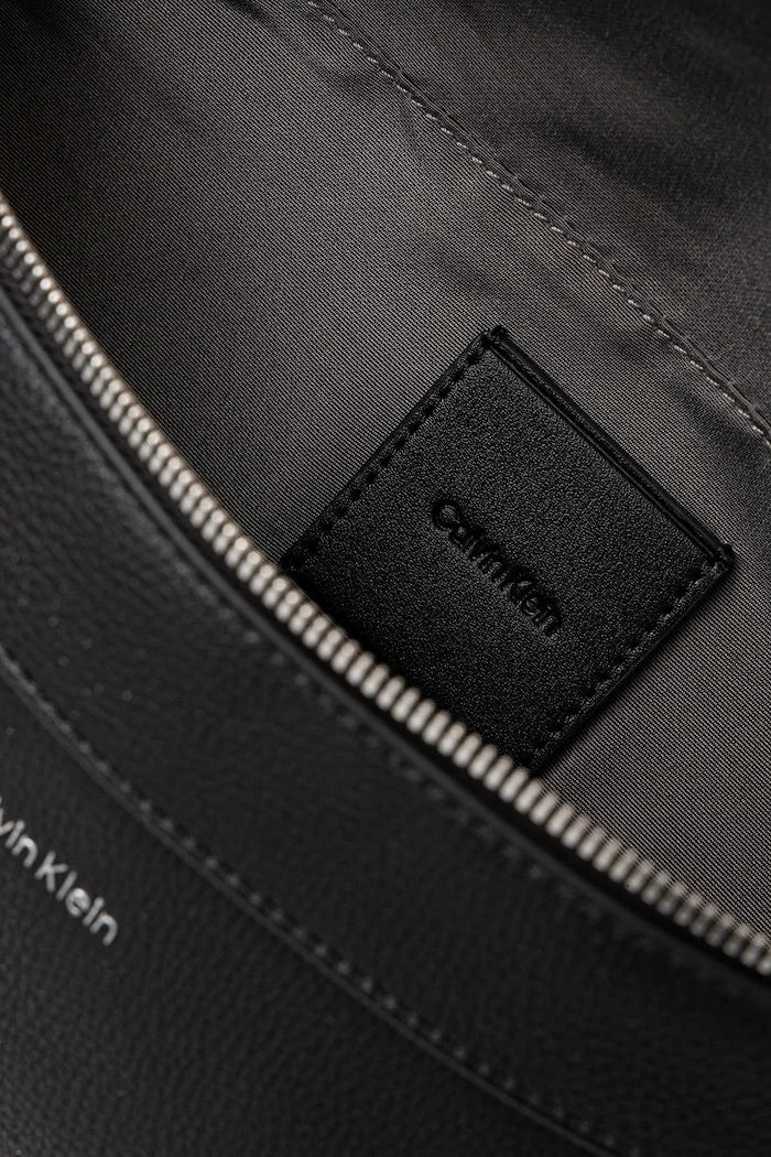Чанта за кръст Calvin Klein