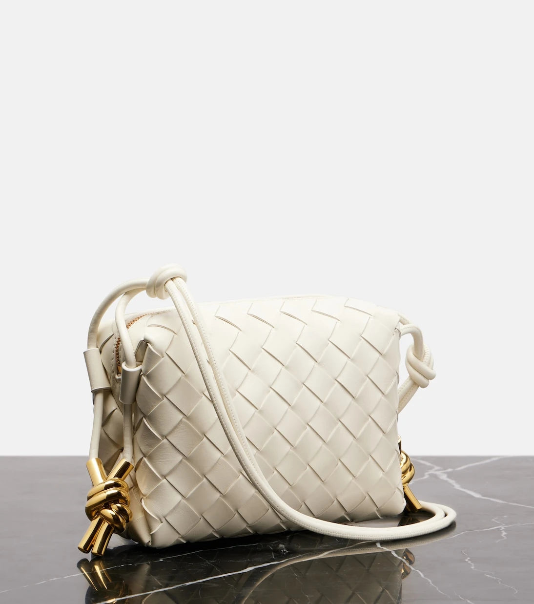 Bottega Veneta - حقيبة كروس بودي لوب ميني جلد