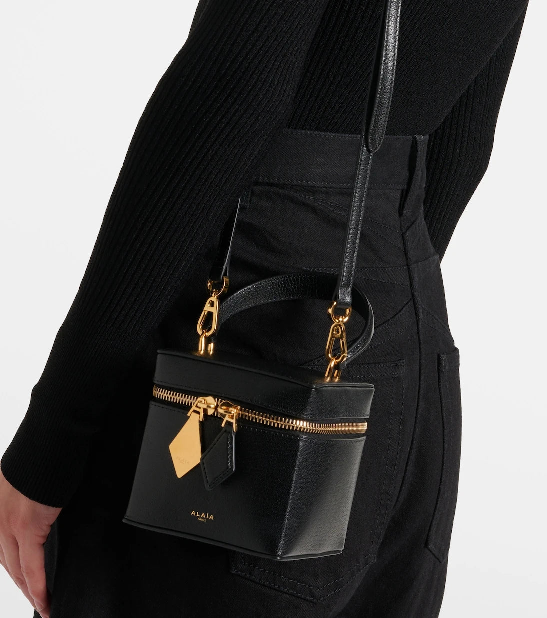 Alaïa - حقيبة مكياج كيوب جلدية