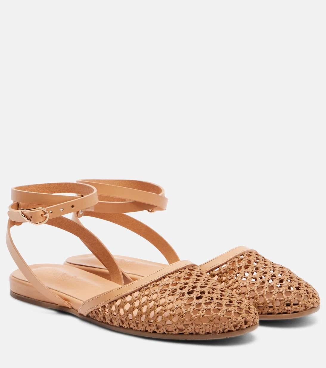Ancient Greek Sandals - حذاء فيلوثيا فلات مصنوع من رافيا مُزيّن بالجلد بكعب مكشوف