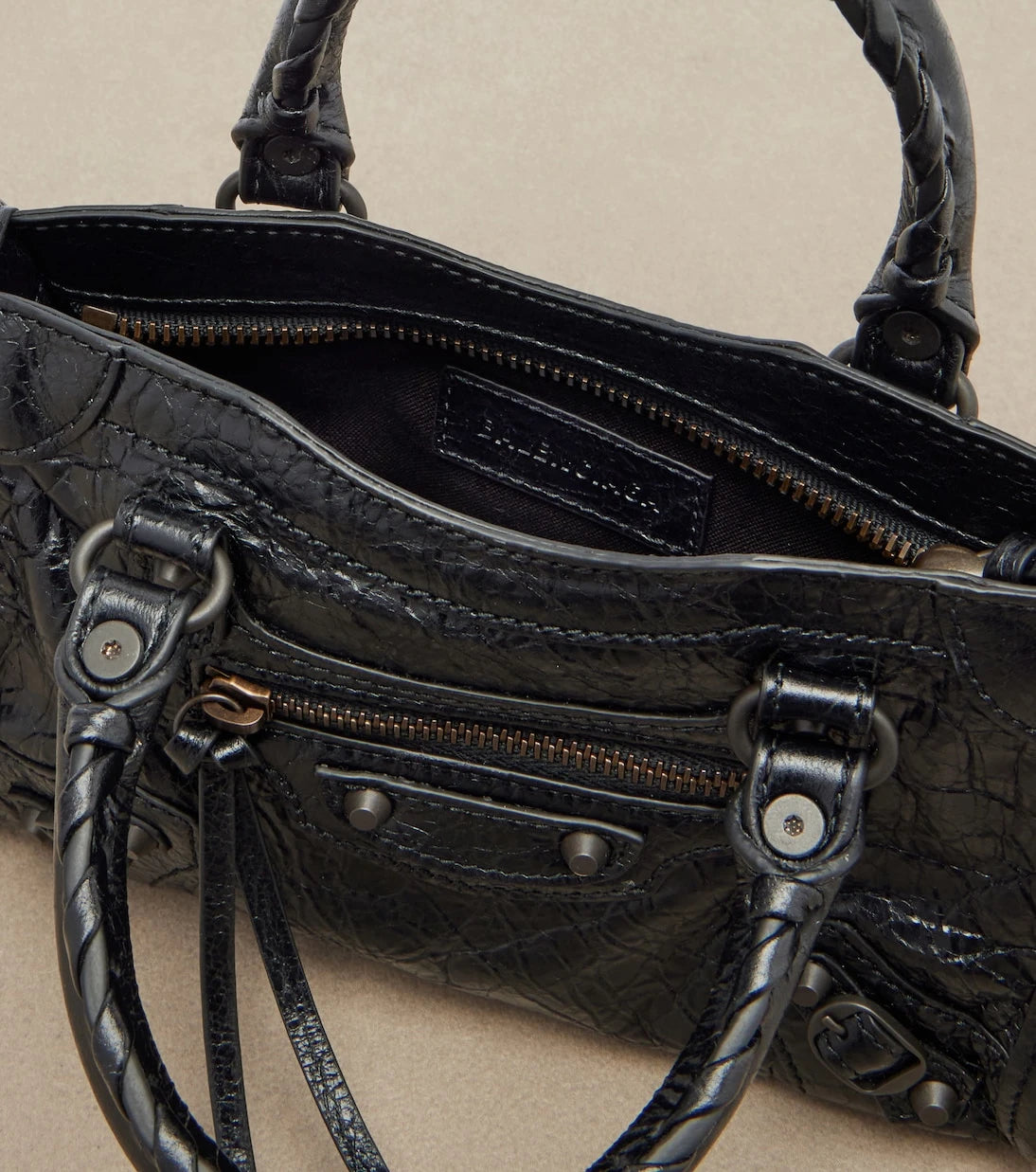 Balenciaga - حقيبة يد علوية جلدية Le City Mini