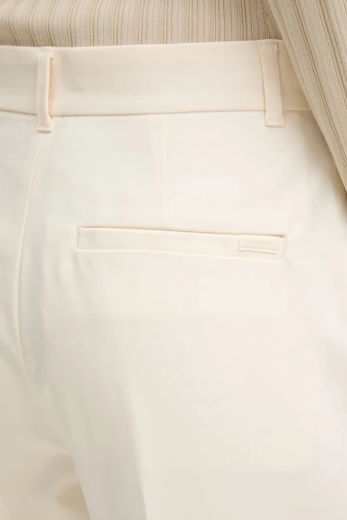 Calvin Klein pamuklu elastanlı kadın chino pantolon