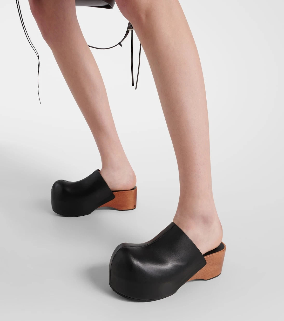 Acne Studios - سدادات جلدية