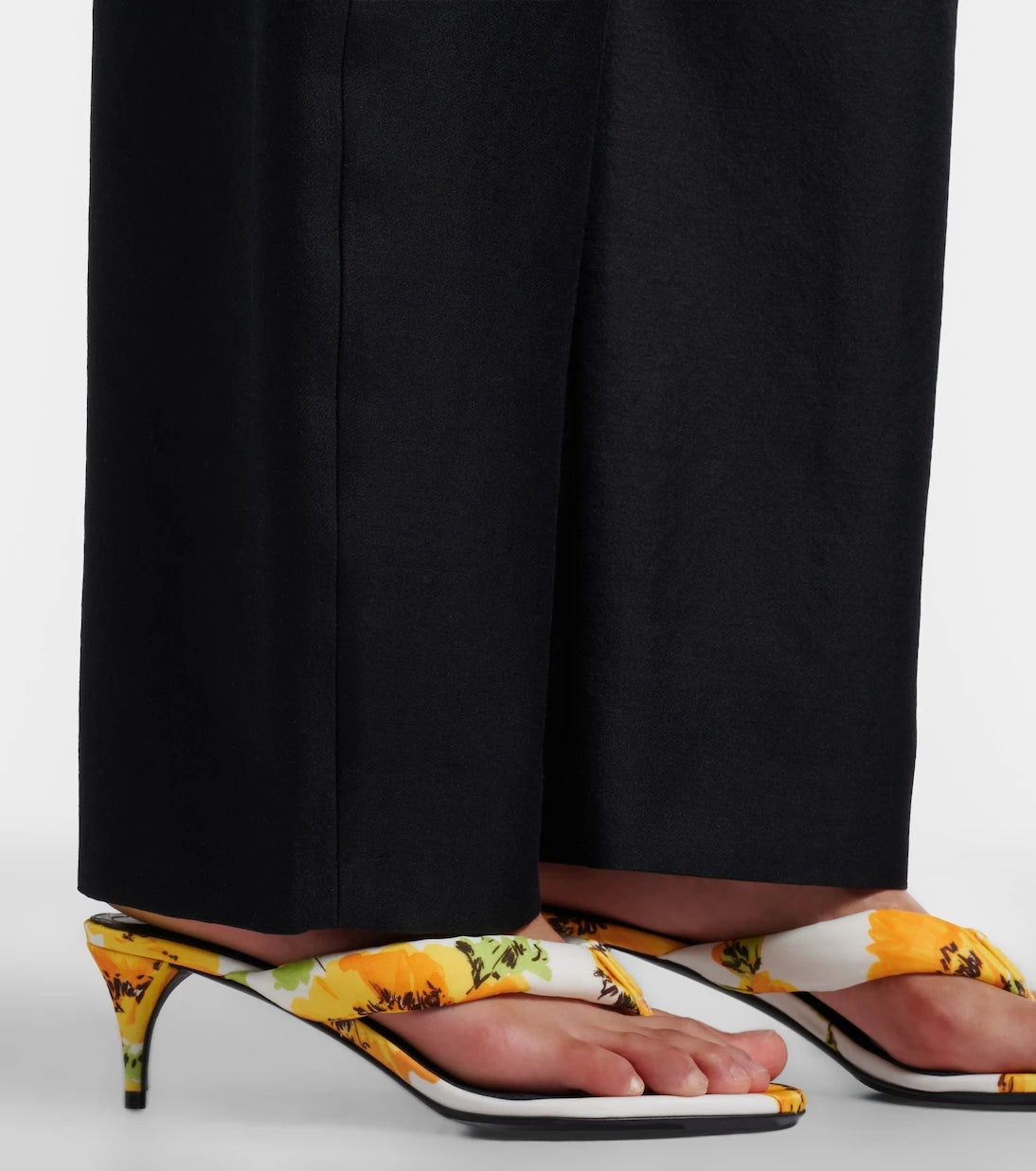 Alaïa - Floral padded thong sandals