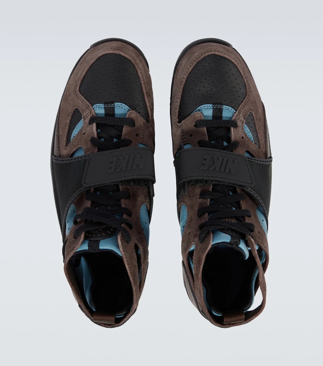 نايكي - حذاء رياضي Air Trainer Huarache مزين بالجلد المدبوغ